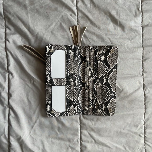 Faux snakeskin wristlet - Picture 2 of 3